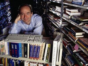 Mulai Usaha dari Garasi Tua, Eh Kini Jadi Orang Terkaya Dunia