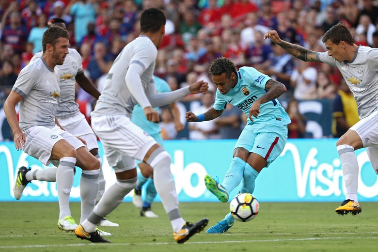 Neymar yang Terus Panas di Tengah Rumor Kepindahannya Neymar yang Terus Panas di Tengah Rumor Kepindahannya