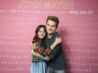 Bikin Iri! Bahagianya Sheryl Sheinafia Dipeluk John Mayer