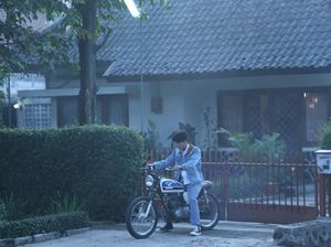 Intip Syuting Hari Pertama Iqbaal dan Vanesha untuk Film Dilan