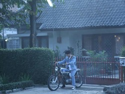 Intip Syuting Hari Pertama Iqbaal dan Vanesha untuk Film Dilan