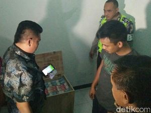 Rumah Terduga Penggandaan Uang Digerebek Warga Jombang