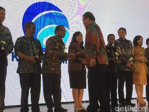 Bangun Infratruktur, Teluk Wondama Raih Penghargaan Kominfo