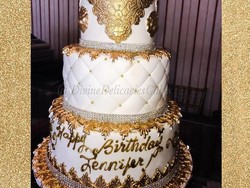 Mewahnya Kue Ulang Tahun JLo Setinggi 6 Tingkat dengan Taburan 10.000 Swarovski