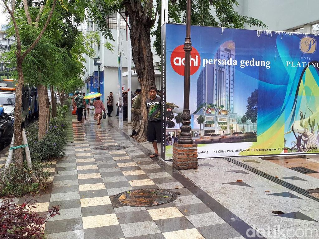 Pembangunan Hotel di Jalan Tunjungan Disetop karena Rusak Pedestrian