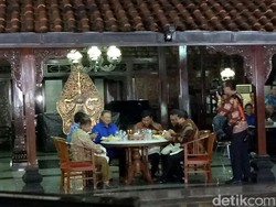 Diselingi Tawa, Begini Suasana Pertemuan SBY-Prabowo di Cikeas