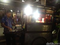 Nasi Goreng Warung Tenda yang Sedap dan Tak Menguras Kantong