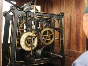 Apa Sih Isi Jam Gadang?