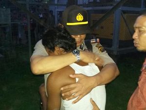 Kerap Ribut dengan Istri, Sugiono Panjat Tower Ancam Bunuh Diri Kerap Ribut dengan Istri, Sugiono Panjat Tower Ancam Bunuh Diri