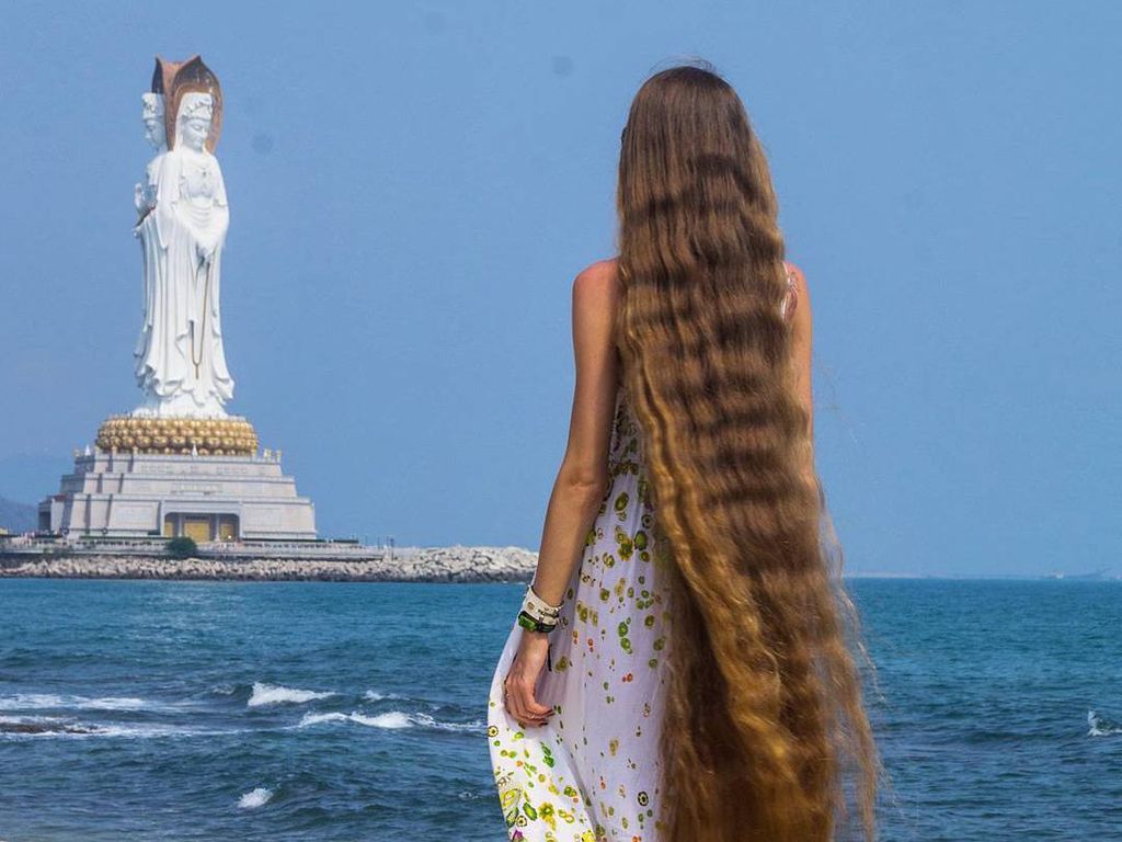Wanita Ini Tak Potong Rambut 14 Tahun, Panjangnya Seperti Rambut Rapunzel