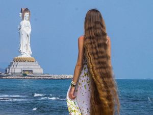 Wanita Ini Tak Potong Rambut 14 Tahun, Panjangnya Seperti Rambut Rapunzel Wanita Ini Tak Potong Rambut 14 Tahun, Panjangnya Seperti Rambut Rapunzel