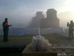 Embun Es Mulai Turun di Dieng, Wisatawan Diimbau Berjaket Tebal