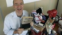Pria Culun Penjual Buku Kini Hartanya Mau Salip Bill Gates