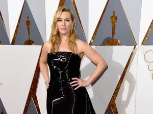 Kate Winslet Minta Perut Buncitnya Tak Diedit saat Beradegan Intim Kate Winslet Minta Perut Buncitnya Tak Diedit saat Beradegan Intim
