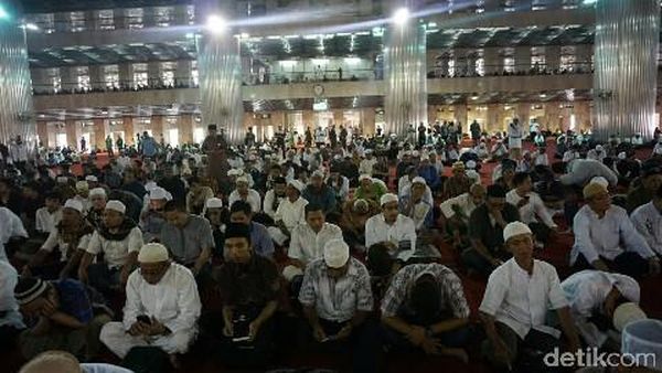 Foto: Massa Aksi 287 Salat Jumat di Masjid Istiqlal