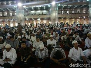 Foto: Massa Aksi 287 Salat Jumat di Masjid Istiqlal Foto: Massa Aksi 287 Salat Jumat di Masjid Istiqlal