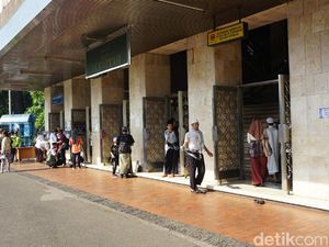 Massa Aksi 287 Mulai Berdatangan ke Masjid Istiqlal