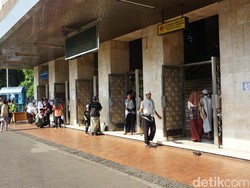 Massa Aksi 287 Mulai Berdatangan ke Masjid Istiqlal