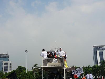 Foto: Massa Aksi 287 Bergerak dari Masjid Istiqlal ke MK
