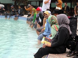 Foto: Akhir Pekan, Rileks Dulu di Pemandian Air Panas Garut