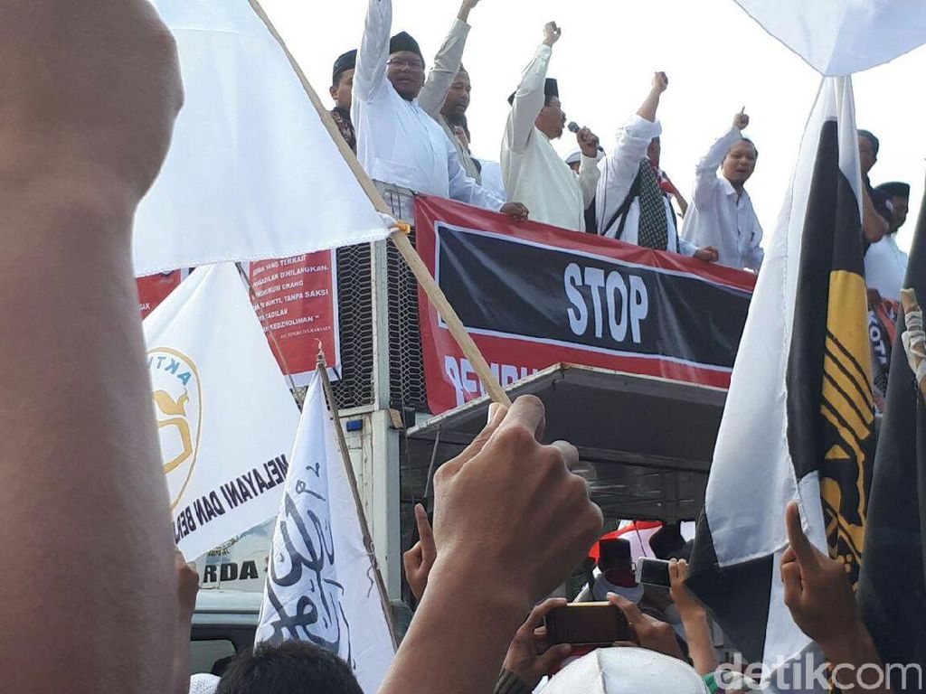 Orasi di Depan Massa 287, Jubir HTI Minta Perppu Ormas Dicabut Orasi di Depan Massa 287, Jubir HTI Minta Perppu Ormas Dicabut