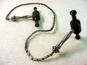 6 Peralatan Medis Zaman Dulu yang Bikin Merinding