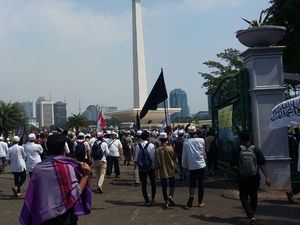 Bergerak ke MK, Massa Aksi 287 Lintasi Monas Bergerak ke MK, Massa Aksi 287 Lintasi Monas