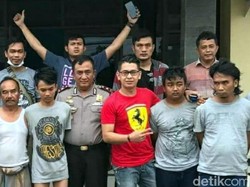 Ditegur Main Petasan, Ayah dan 4 Anak Keroyok Ulama di Cianjur