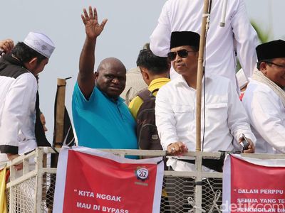 Komisioner Komnas HAM Natalius Pigai Temui Massa Aksi 287