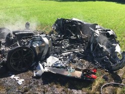 Ferrari Hancur dalam Kecelakaan, Satu Jam Setelah Dibeli