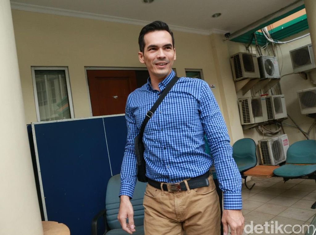 Alasan Atalarik Syah Kukuh Ajukan Banding Hak Asuh Anak Alasan Atalarik Syah Kukuh Ajukan Banding Hak Asuh Anak