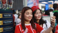 Sebelum masuk ke stadion, jangan lupa ke festival yang ada di sekitar stadion. Bisa berswafoto dengan latar tim ICC. (Femidiah/detikSport)