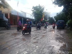 Jalan Berlumpur di Kawasan Proyek Tol Kertosono-Ngawi-Solo Dikeluhkan