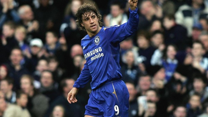 LONDON - DECEMBER 31:  Hernan Crespo of Chelsea celebrates scoring a goal during the Barclays Premiership match between Chelsea and Birmingham City at Stamford Bridge on December 31, 2005 in London, England.  (Photo by Ben Radford/Getty Images)