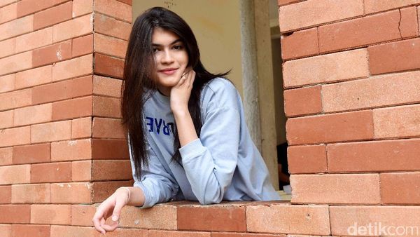 Gaya Santai Agatha Valerie di Lokasi Syuting