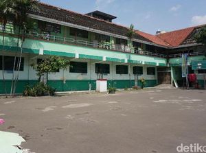 DPRD DKI Datangi Penghuni Sekolah Pinangsia, Cari Solusi Relokasi