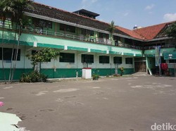 DPRD DKI Datangi Penghuni Sekolah Pinangsia, Cari Solusi Relokasi
