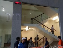 Menapaki Tangga Keramat di Zona Merah Gedung Baru KPK