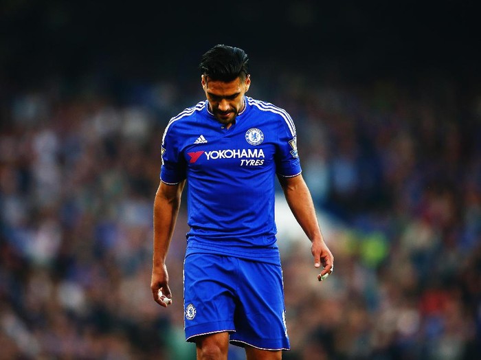 LONDON, ENGLAND - OCTOBER 03:  Radamel Falcao Garcia of Chelsea reacts during the Barclays Premier League match between Chelsea and Southampton at Stamford Bridge on October 3, 2015 in London, United Kingdom.  (Photo by Jordan Mansfield/Getty Images)