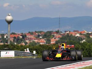 Ricciardo Tercepat di Latihan Pertama Ricciardo Tercepat di Latihan Pertama