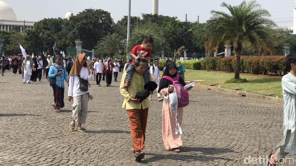 Foto: Ibu-ibu hingga Balita Ikut Aksi Tolak Perppu