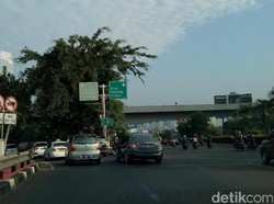 Jelang Open Traffic, LED Simpang Susun Semanggi Sudah Hiasi Jalan