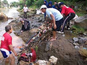Ayo Sama-sama Bikin Sungai Ciliwung Makin Cantik Ayo Sama-sama Bikin Sungai Ciliwung Makin Cantik