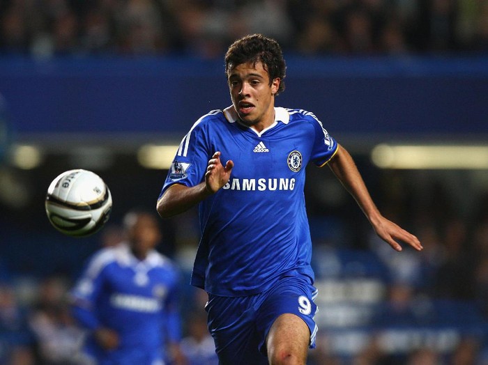 LONDON - NOVEMBER 12:  Franco Di Santo of Chelsea in action during the Carling Cup Fourth Round match between Chelsea and Burnley at Stamford Bridge on November 12, 2008 in London, England.  (Photo by Ryan Pierse/Getty Images)