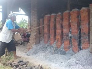 Garam Langka jadi Penyebab Omzet Pembuat Batu Bata di Madiun Turun Garam Langka jadi Penyebab Omzet Pembuat Batu Bata di Madiun Turun