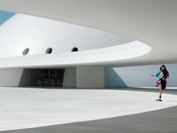 Hyo Joo, Si Cantik yang Jago Main Longboard