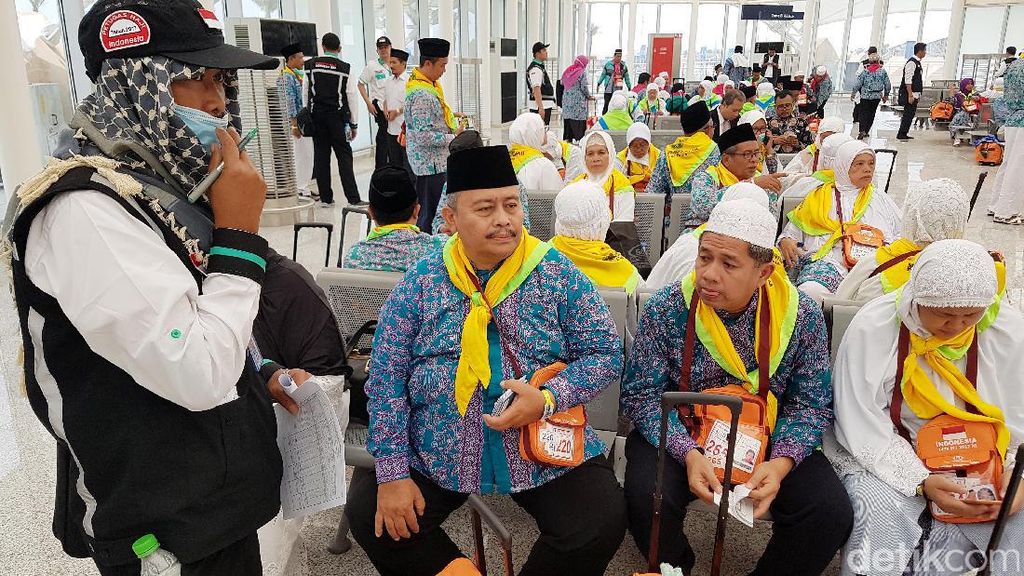 Jemaah Haji Indonesia Tiba Perdana di Madinah