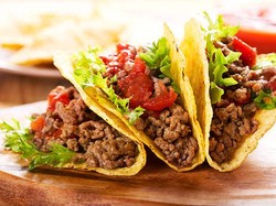 Wusshh! Secepat Kilat Penjual Ini Meracik Taco!