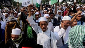 Suasana Orasi Massa Aksi 287 di Monas