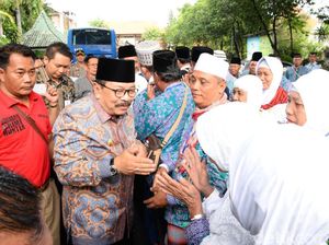 Lepas Calon Haji Kloter I, Gubernur Soekarwo: Luruskan Niat Lepas Calon Haji Kloter I, Gubernur Soekarwo: Luruskan Niat